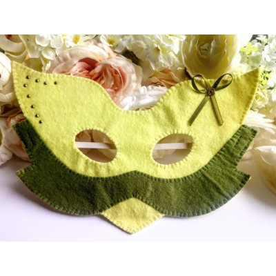 Bird mask with decoration Ditte