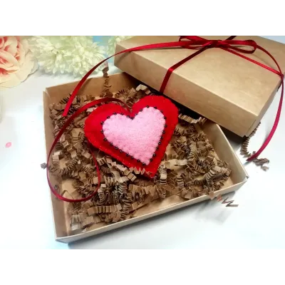 heart-with-beads-in-a-gigt-box-ditte-party-decorations-MP13MP14-1