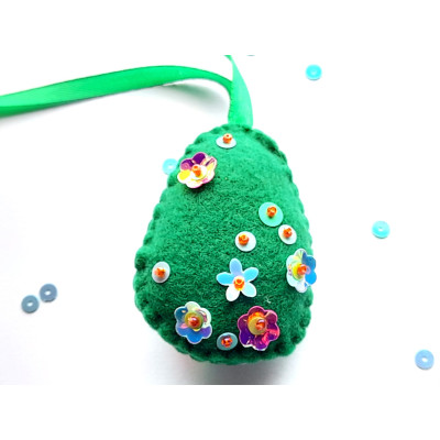 Felt Easter egg with flowers