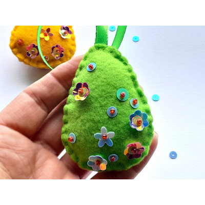 Felt Easter egg with flowers